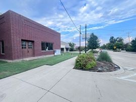 527 E Main St