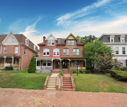 319 S High St