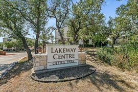 7 Lakeway Centre CT