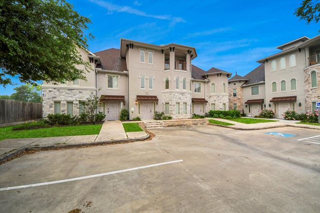Premier Sugar Land  Office Condo For Sale and/or For Lease