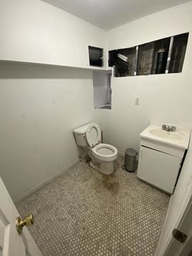 277 W 4th St
