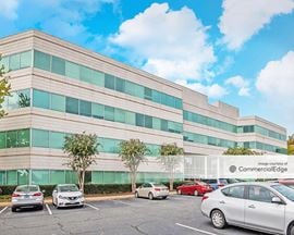 Pinewood Plaza