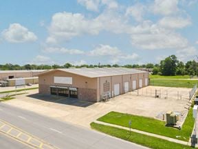 S Choctaw Dr Office Warehouse with Functionality and Access