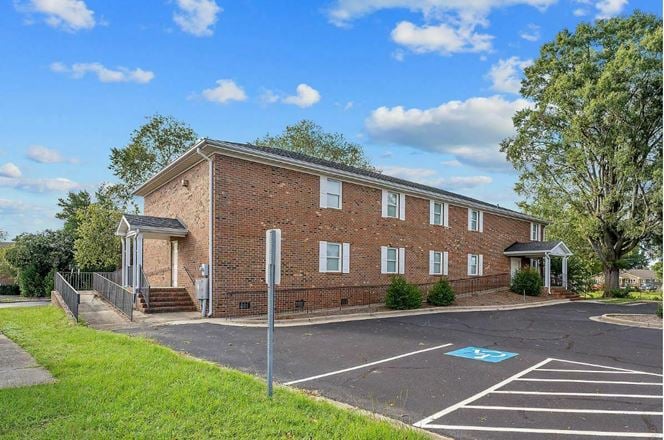 Medical Office Steps from Cape Fear Valley Medical Center