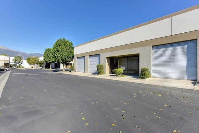 Arrow Business Center