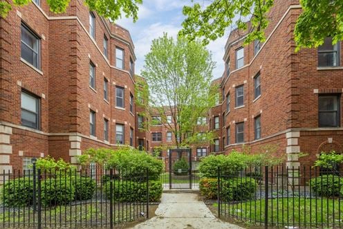Receiver Sale | 31-Unit Multifamily | Chicago MSA