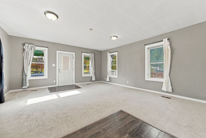 162 Woodlawn Ave
