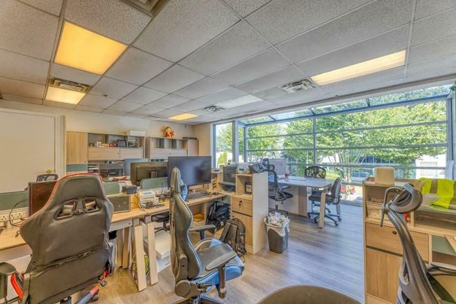 JACOMBS BUSINESS CENTRE