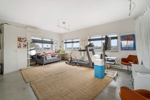 251 Montrose Ave