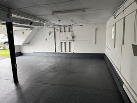 61 Van Zant St