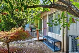 Eastwood Estates - 19109-19123 SE Yamhill St
