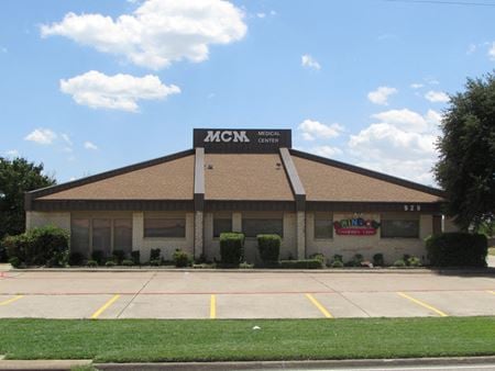 Photo of commercial space at 929 W Pioneer Pkwy in Grand Prairie