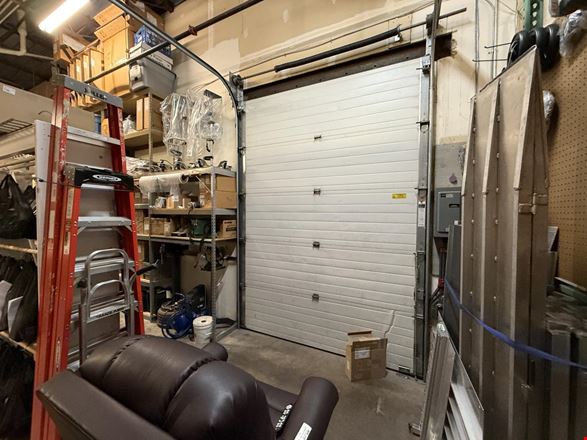 High-Visibility Retail, Showroom & Flex Space Near I-90