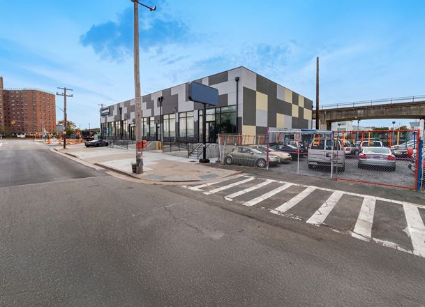 4,000 SF | 7317 Beach Channel Drive | Divisible Retail/Office Space With Open Floor Plan for Lease