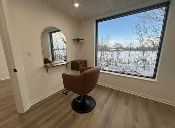 620 State Route 31 (Salon Suite)