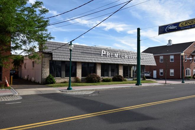 Location Location Location Prime Downtown Newington Location