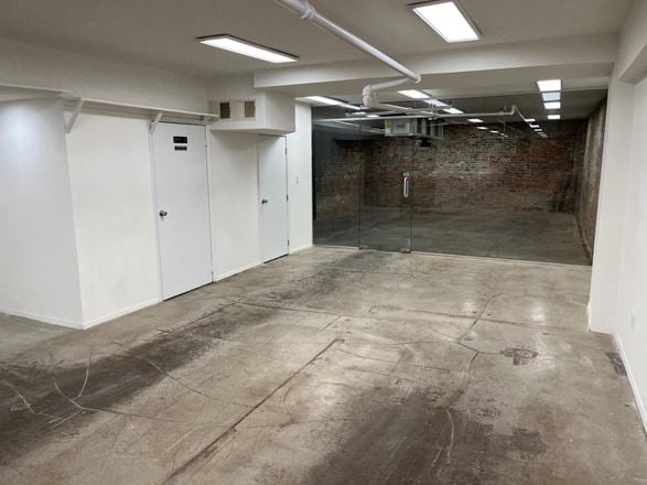 111 W 28th St