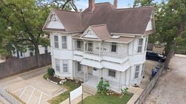 1301 E Cesar Chavez St