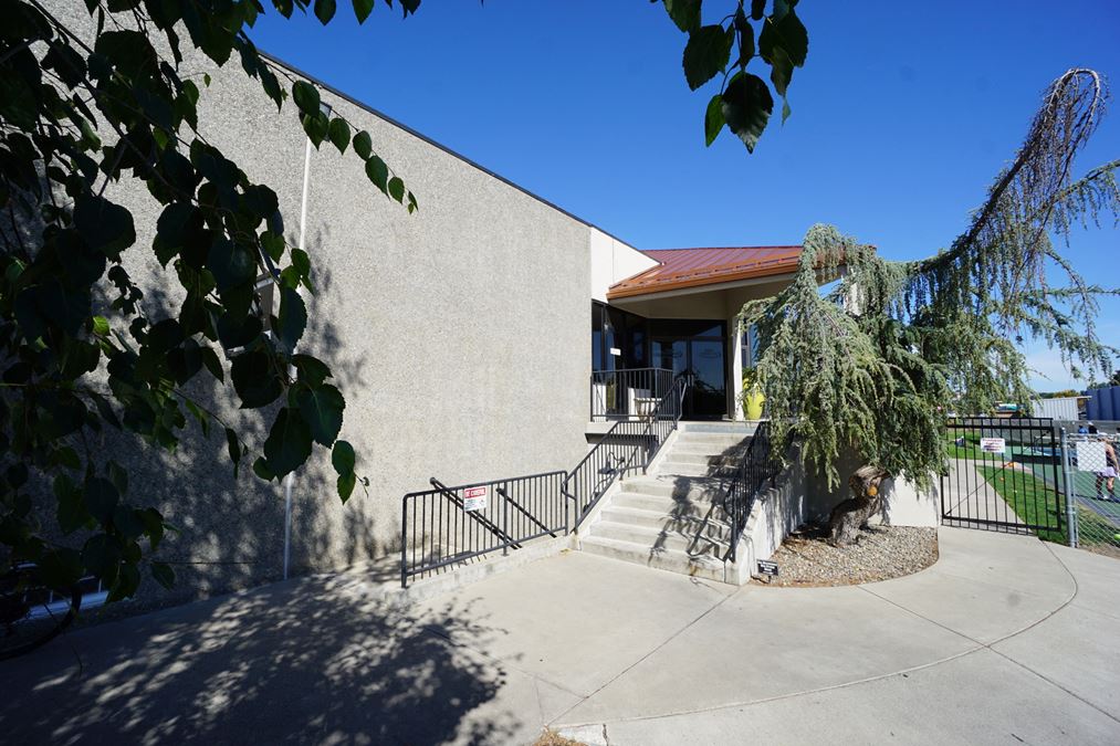 2501 Racquet Lane