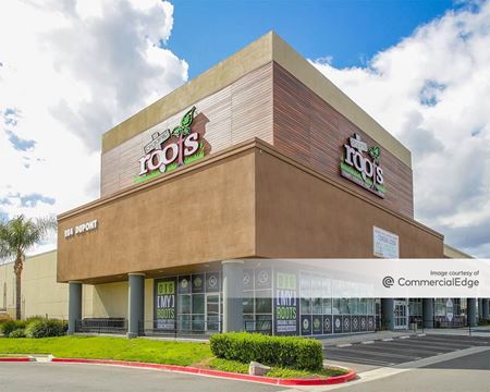 Retail space for Rent at 284 Dupont Street in Corona