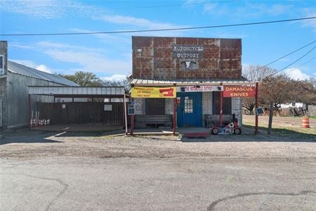 Retail space for Sale at 103 College St in Anna