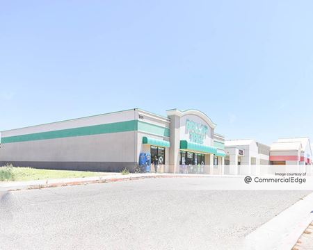 Retail space for Sale at 301 Gardner Field Road in Taft