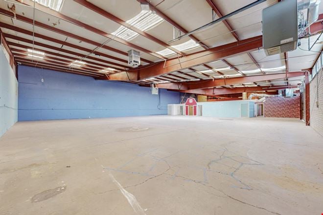 Academy Pkwy Warehouse with 0.44 acres of Gated and Paved Yard