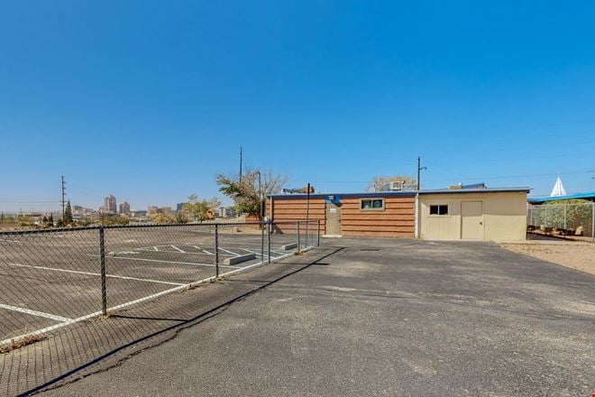 801 Mountain Rd NE