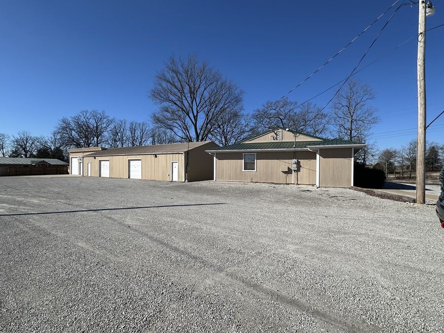 6452 E. State Highway 76, Kirbyville, MO: ±4,619 SF Office/Warehouse Building For Sale