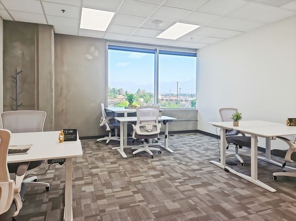 CA, Pomona - Rancho Camino Dr
