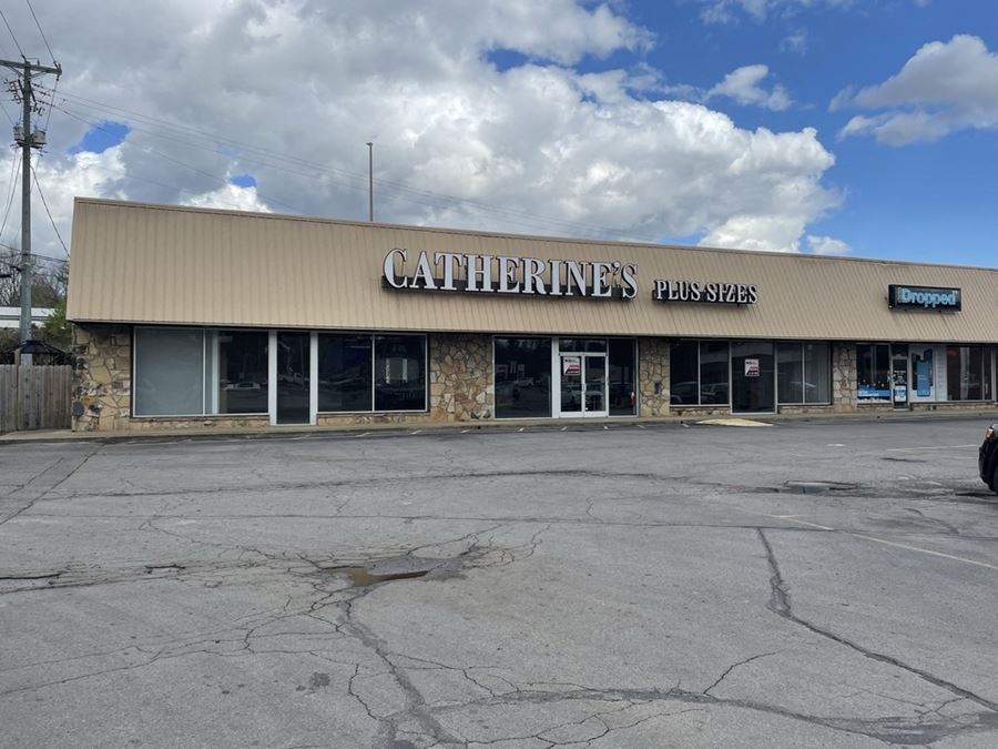 7117 Kingston Pike, Knoxville, TN Retail Building