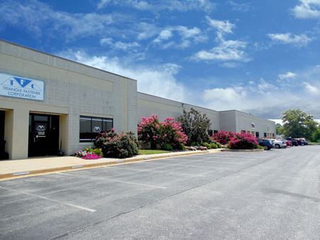 Airport Business Center / 243 Quigley Blvd - New Castle