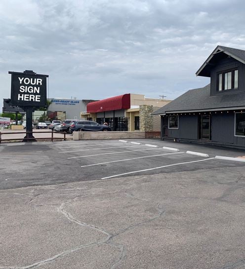 Retail property in Phoenix, AZ