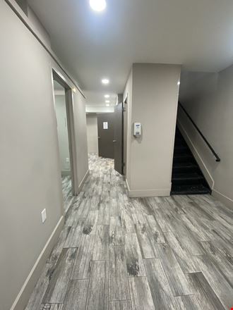 (18) DAZZLING/TURN KEY SPA, SALON/ RETAIL STORE/ 46 EAST (Midtown East)