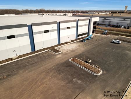 Photo of commercial space at SEC Kenyon Road and IL Rt. 25 in Bartlett