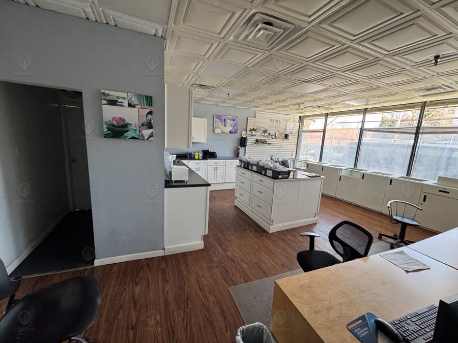 500 SF | 1081 Gates Avenue | Retail/Office Space With Glass Frontage for Lease
