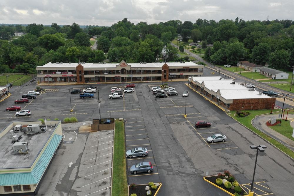 1 Fox Valley Center , Arnold Retail Space For Lease