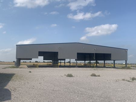 3,200 SF Industrial with 15,600 SF Steel Shelter on 32.51 AC - El Reno