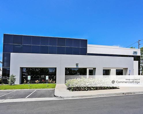 Los Alamitos Corporate Center - 4332, 4380-4420 & 4422-4478 West Cerritos Avenue