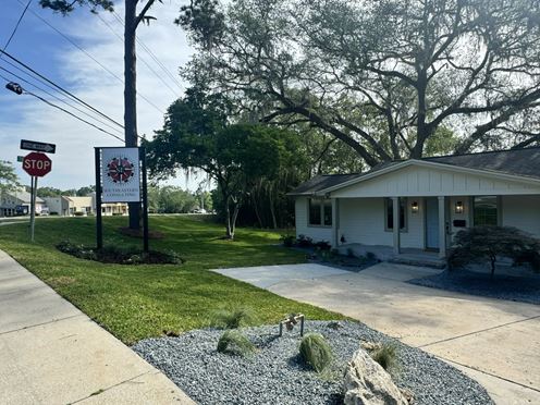1549 Colonial Dr