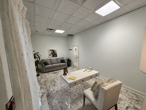 916 SF of Executive Office Space