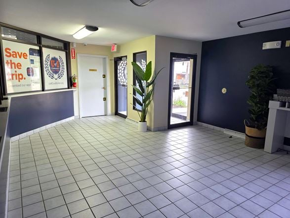 FREESTANDING PROFESSIONAL OFFICE / FORMER BANKBRANCH FOR SALE