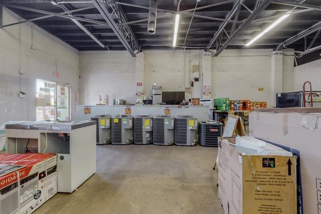 5913 - 5915 Central Ave NE
