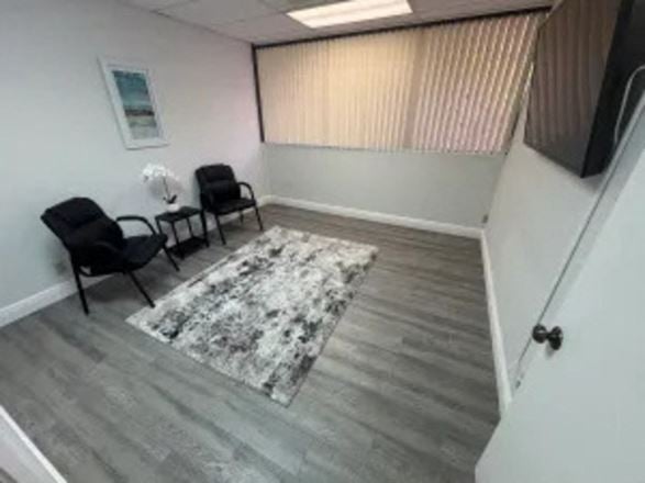 892 SF Suite 202 PROFESSIONAL & MEDICAL OFFICE SPACE FOR LEASE