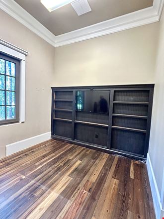 Class A Office/Showroom Building With Direct Frontage On Hwy 278