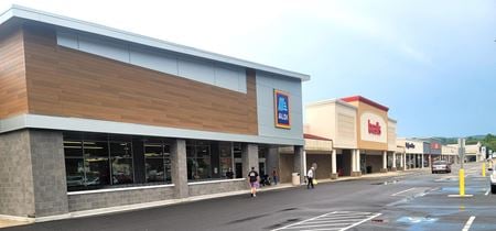 Retail space for Rent at 7505 Huntingdon Plaza in Huntingdon