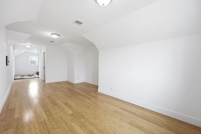 96 Coale Ave