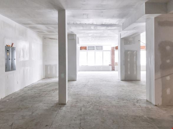 1,250 - 2,500 SF | 579-581 Bank Street | Prime Waterfront New London Retail Opportunity - Divisable