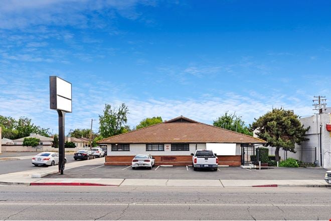 Prime Fully Remodeled Blackstone Ave Space: Move-In Ready