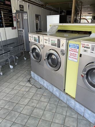 Washbrite Laundromat - 901 San Pedro Dr SE